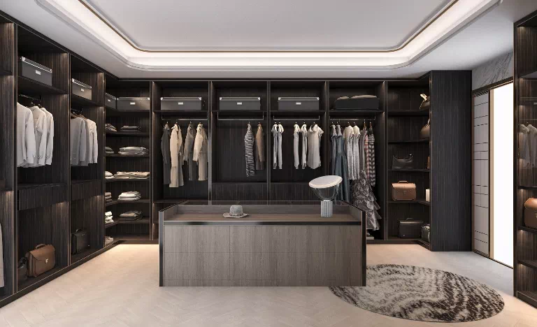 czarne półki w garderobie